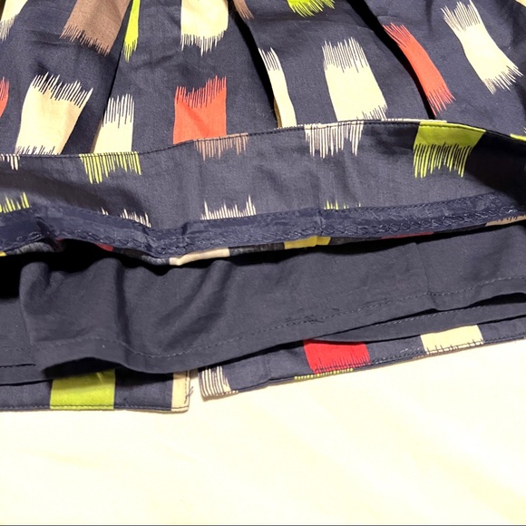 3/$20 🎉 BCBGeneration mini skirt w/ retro pattern, size 4 - Picture 5 of 5